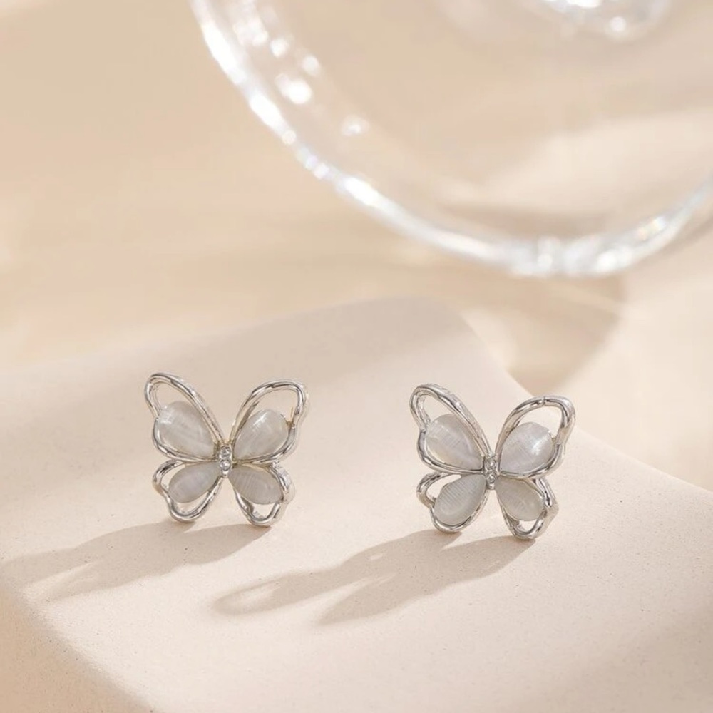 🦋 Lovely Dainty Rhinestone Butterfly Stud Earrings 🦋